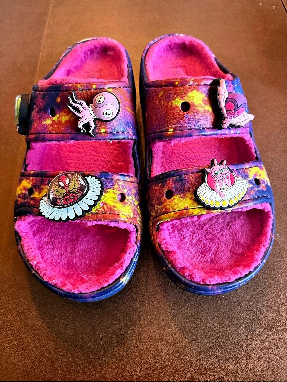 Crocs Classic Cozzzy Sandal Galaxy Pink & Blue US 8